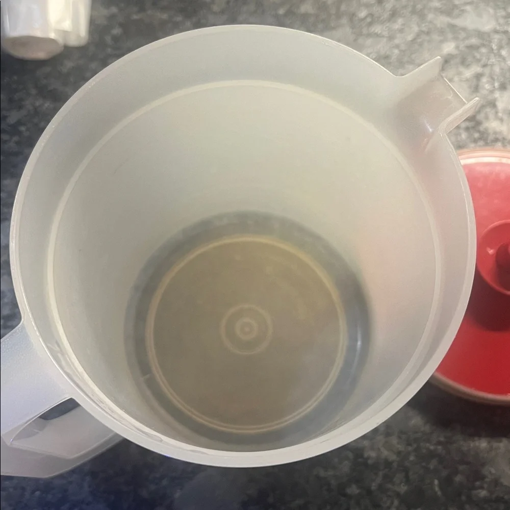 Tupperware image shows