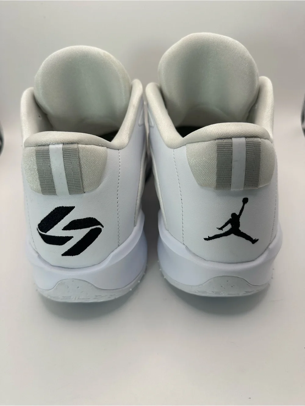 Jordan clean white