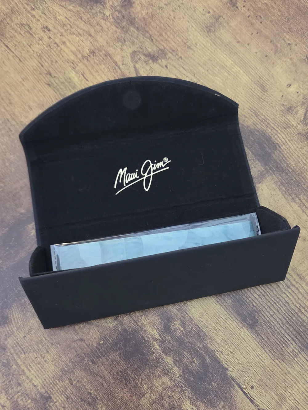 Maui Jim Black Sunglasses Case with Light Blue Lens Cloth