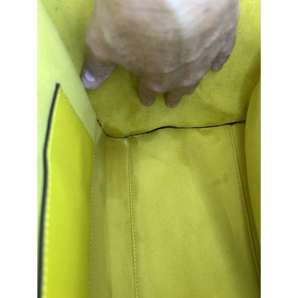 Prada vitello daino
