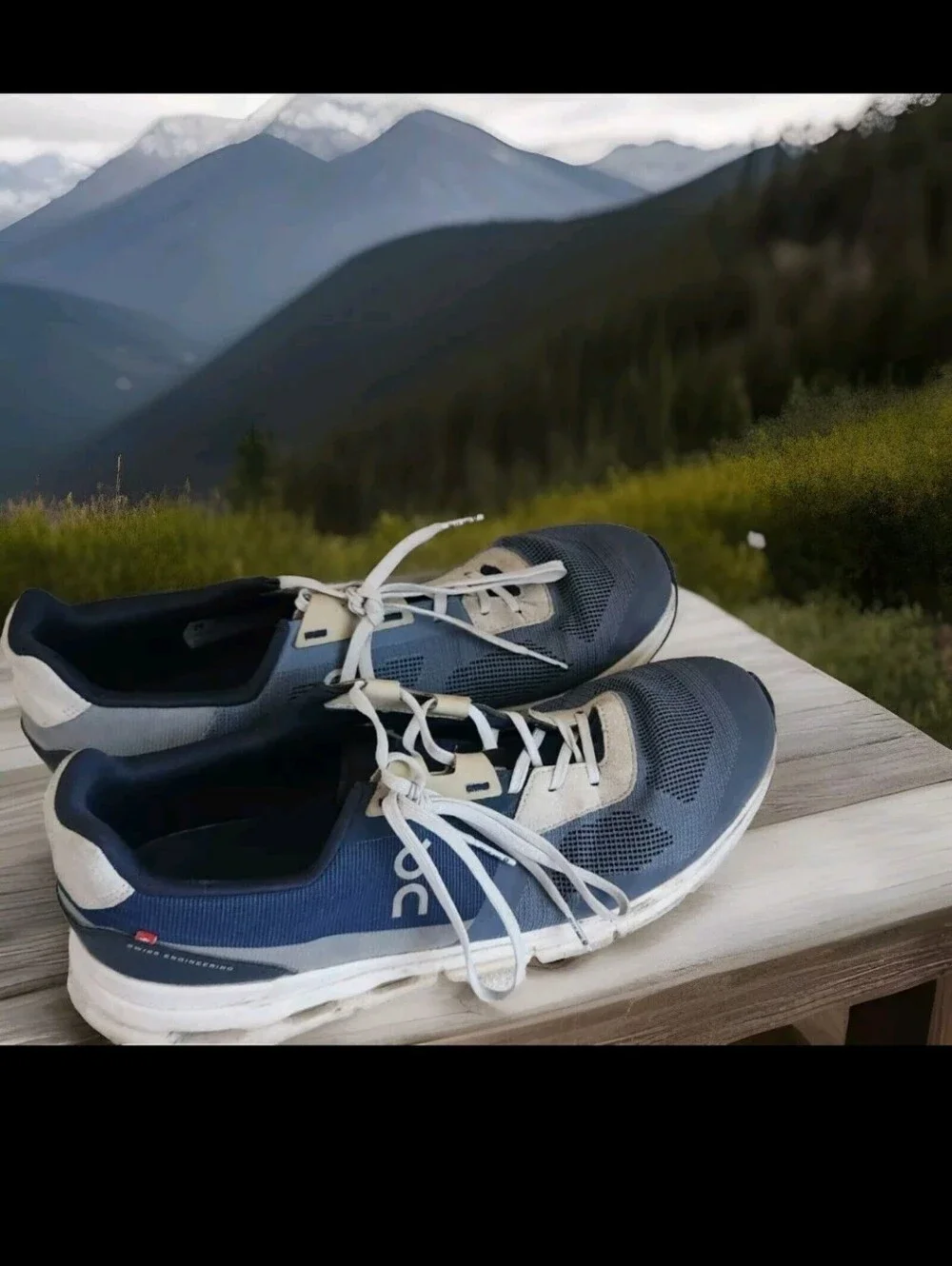 On Running breathable blue