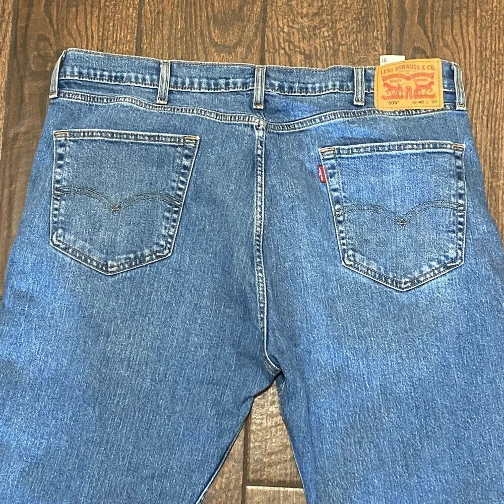 Levis timeless straight