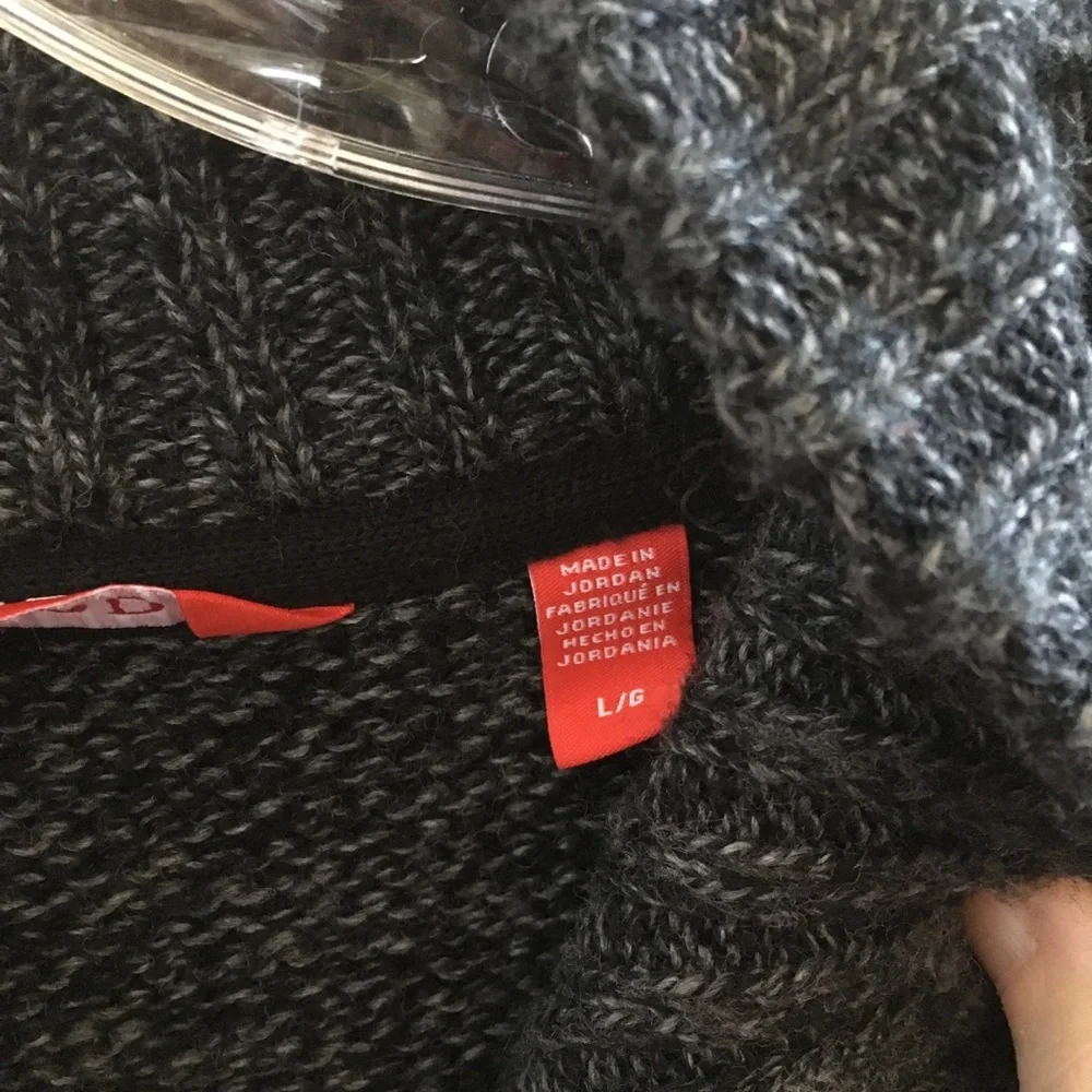 FINAL MARKDOWN Mens izod sweater large