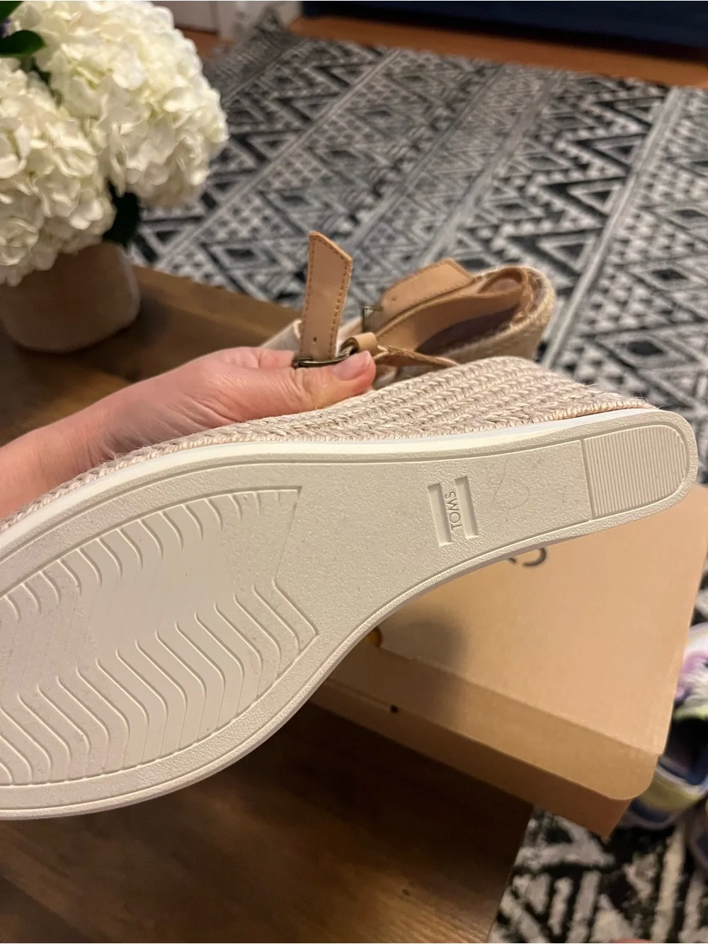 Toms comfortable wedge