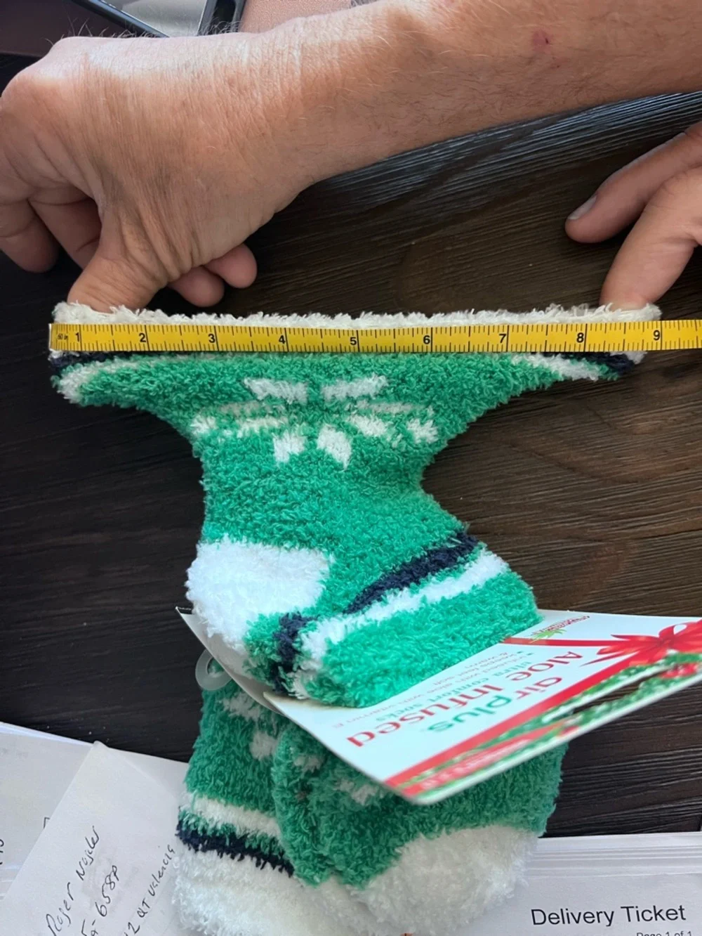 ALOE INFUSED Socks NWT Green & White ComfY & Cozy. Ready for Gifting!