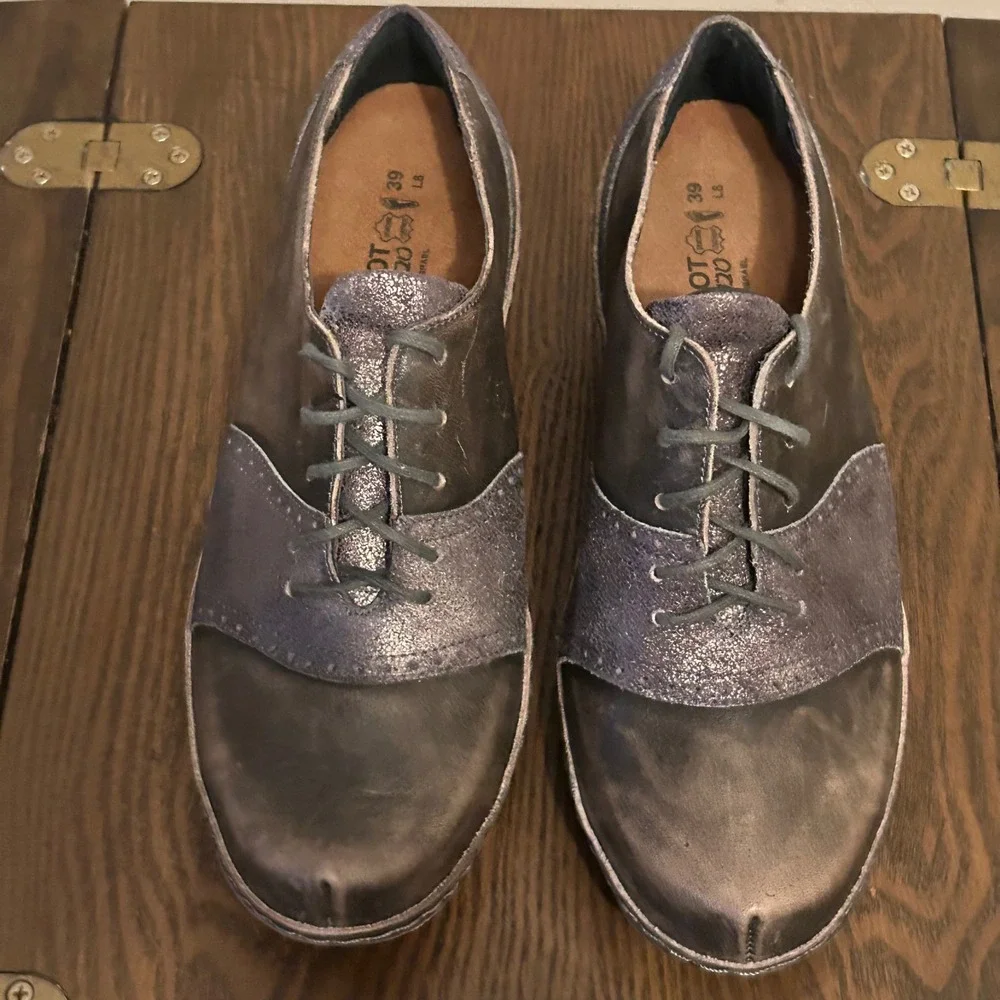 Naot lace up