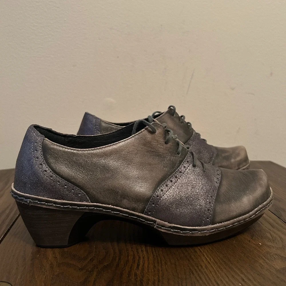 Naot lace up