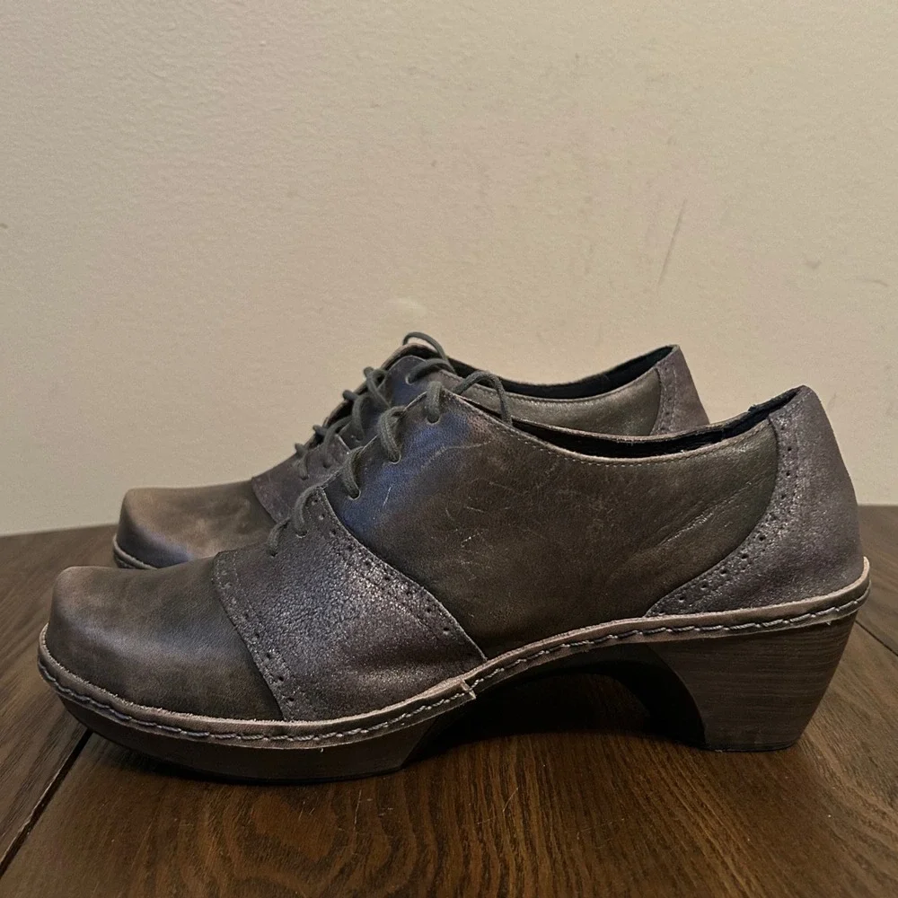 Naot lace up