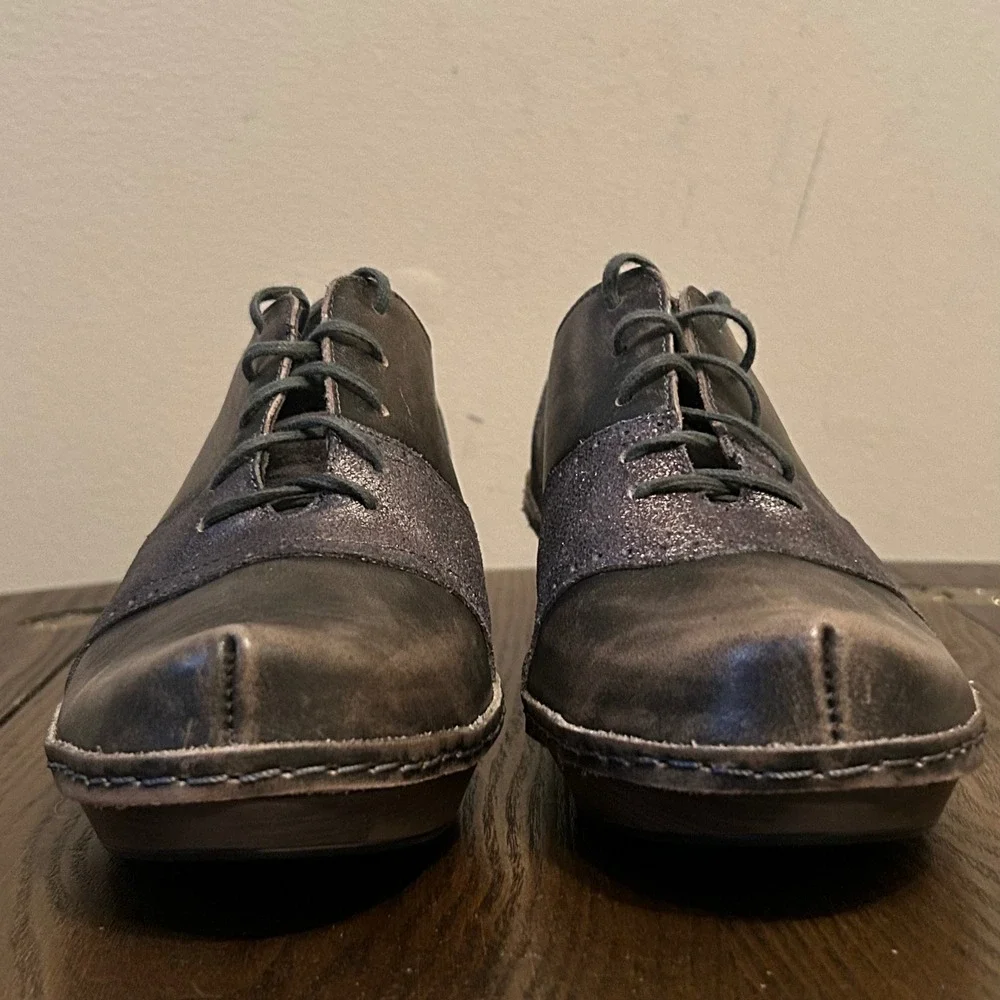 Naot lace up