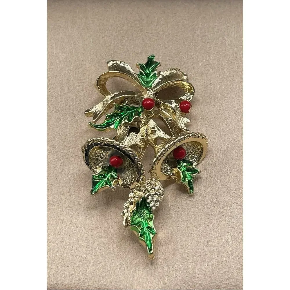 Vintage Gold Tone Bells, Holly Leaves‎ with Red Berries Gerry's Brooch Pin. New.