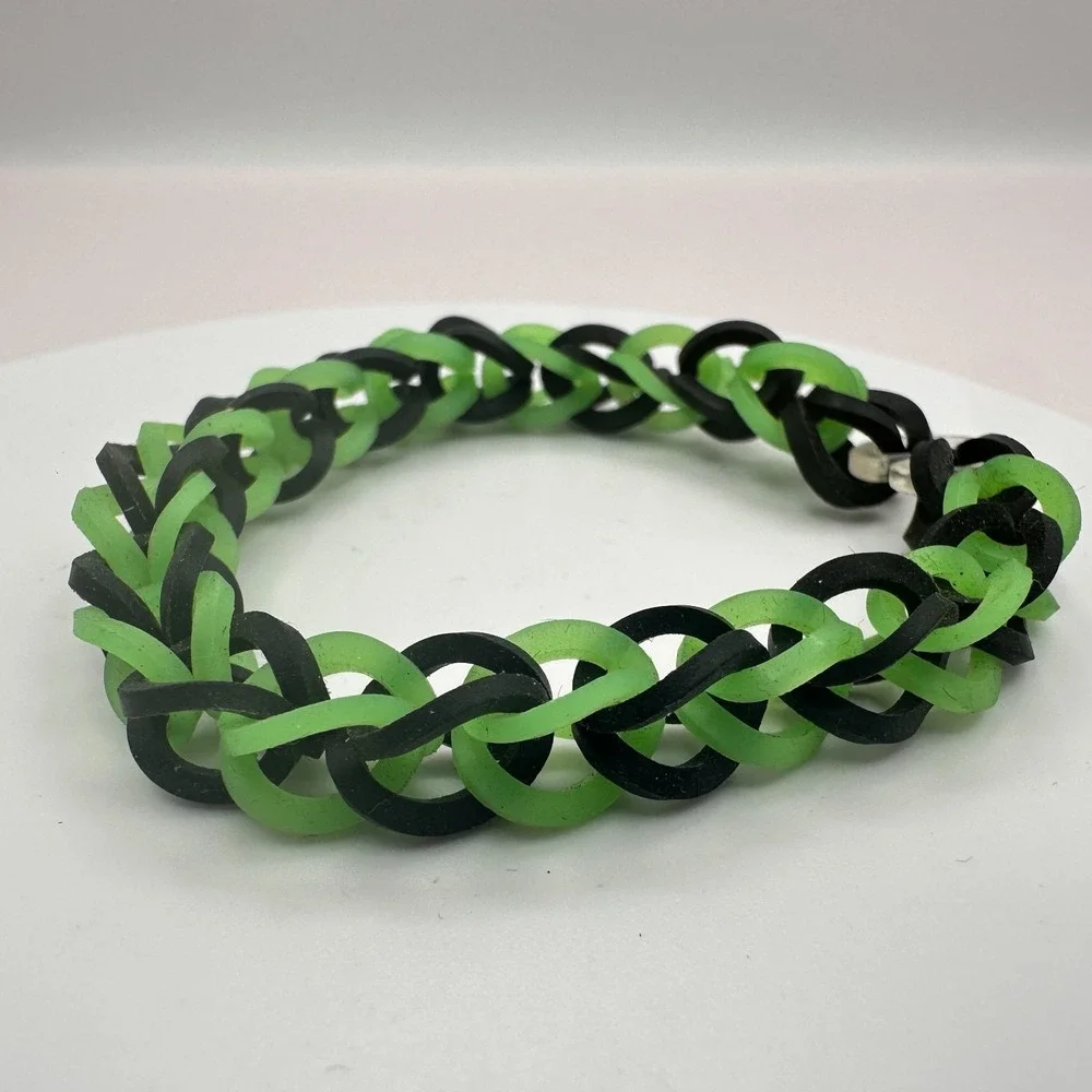 Vintage 90s Handmade Loom Rubber Band Bracelet Fishtail Weave Fashion Jewelry
