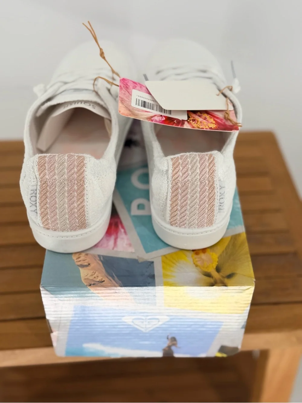 New Women’s Roxy White Canvas Lace-Up Sneakers size 9