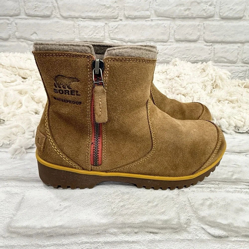 Sorel tan suede