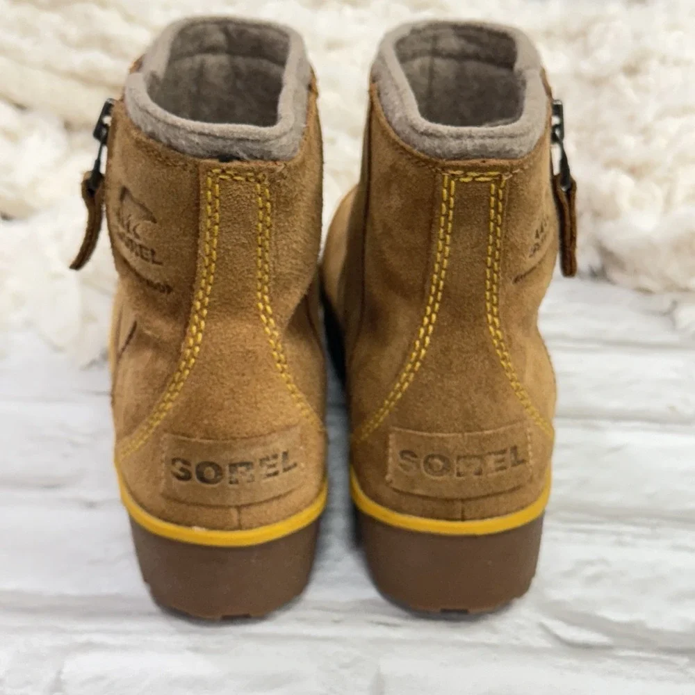 Sorel tan suede