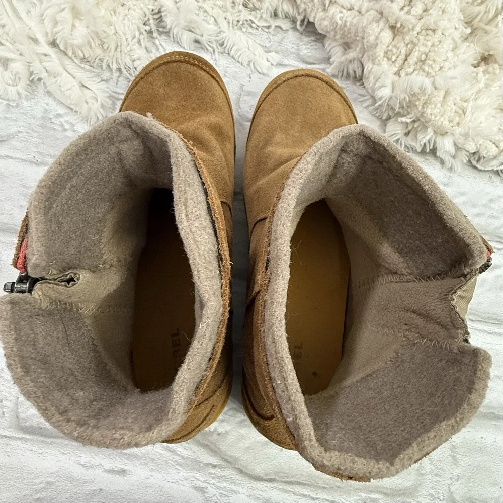 Sorel tan suede
