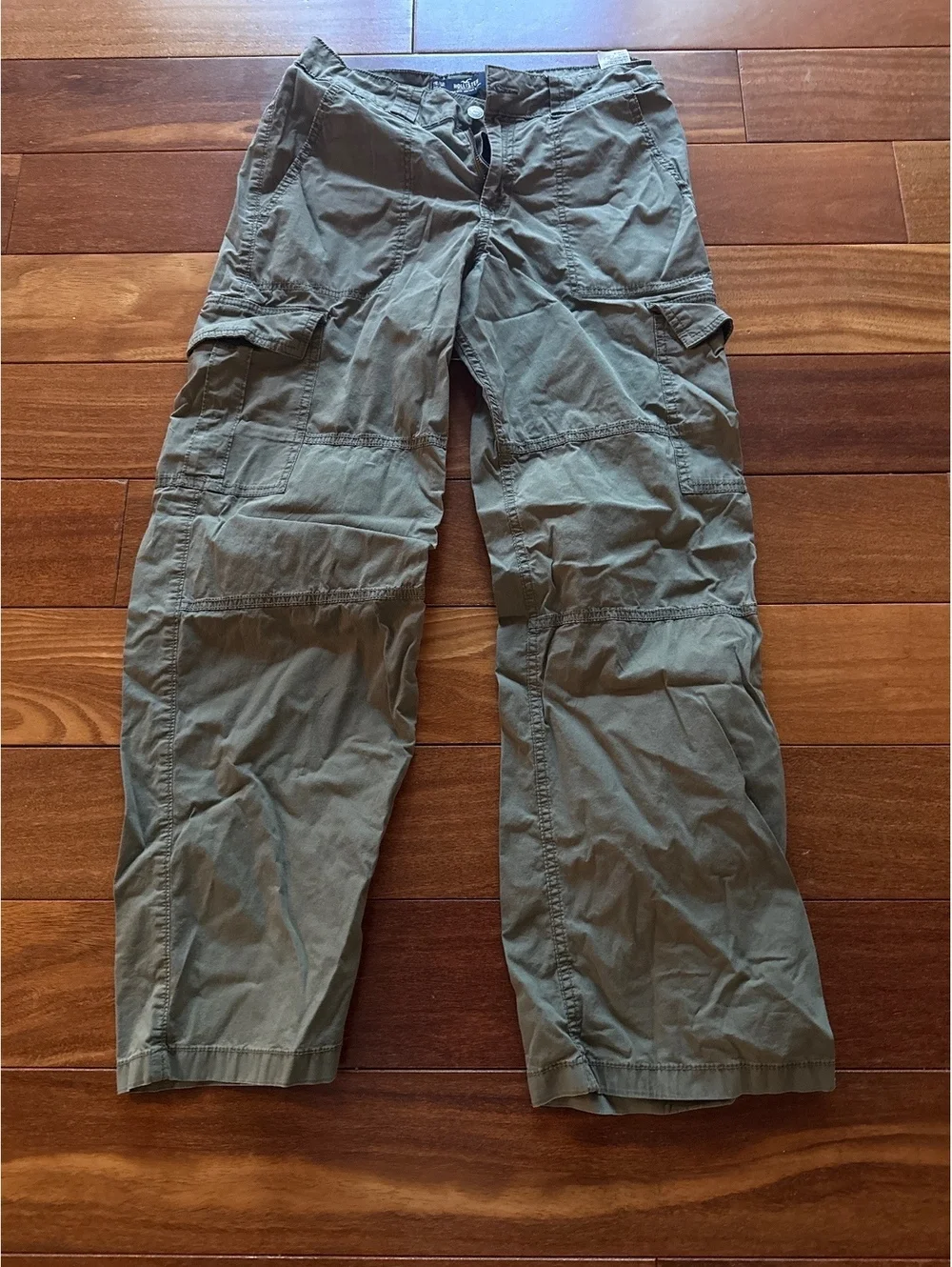 Hollister High-Rise Baggy Cargo Pants W28