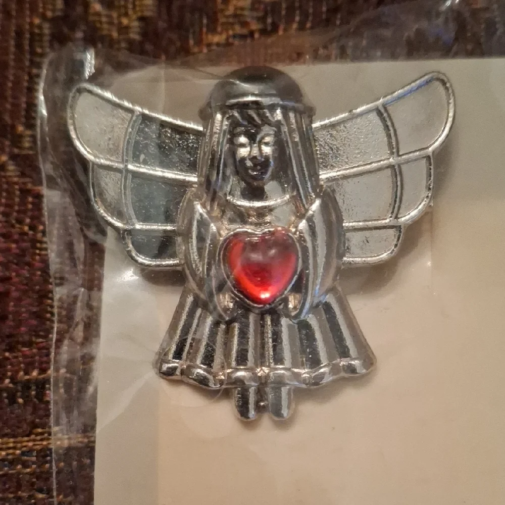 N/A brooch perfect