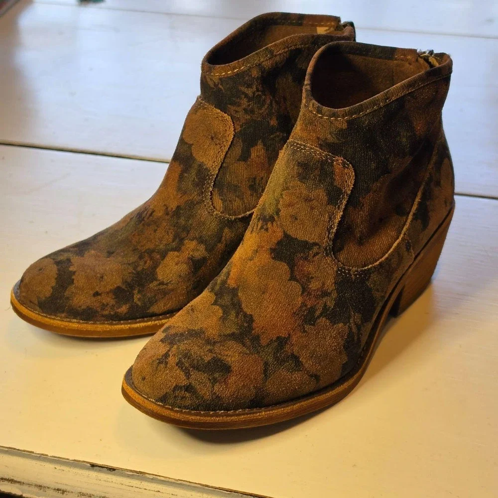 Sofft Aisley Brown Floral Suede Western Ankle Booties SF0035857 Womens 6M