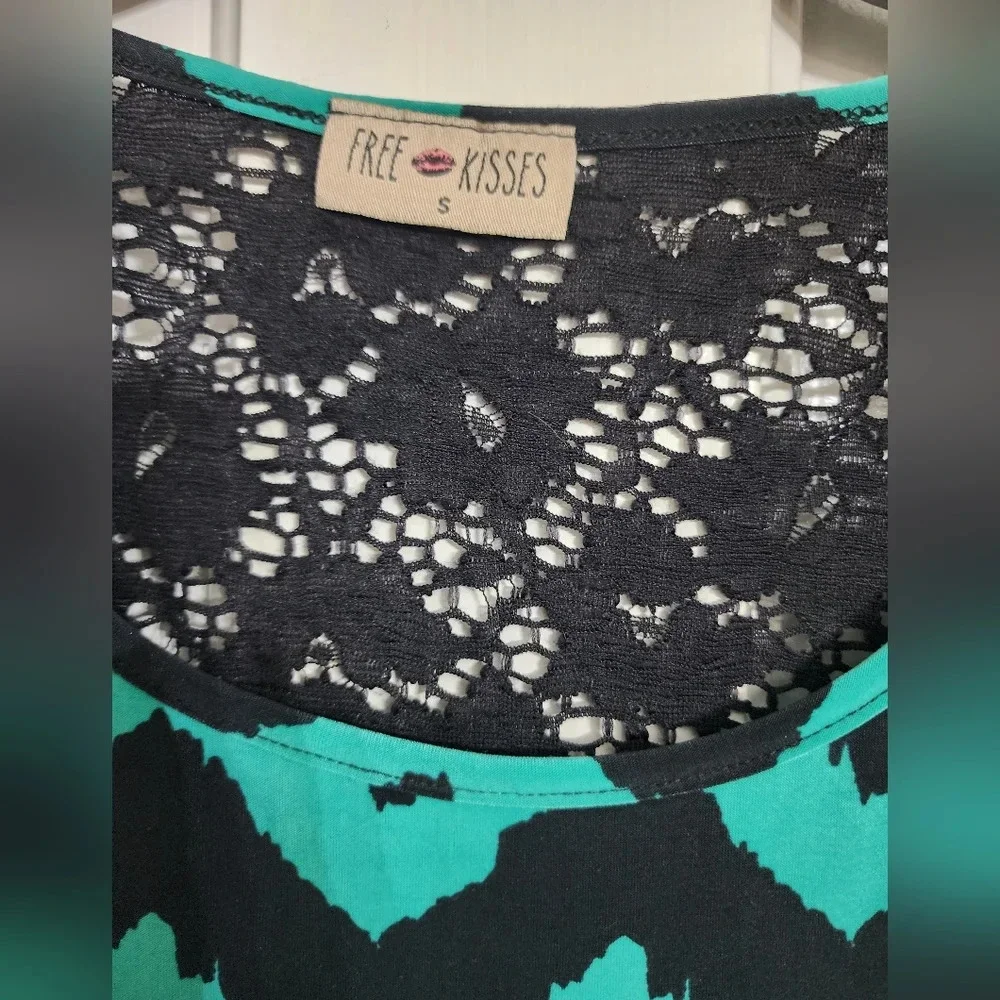 Free Kisses front top
