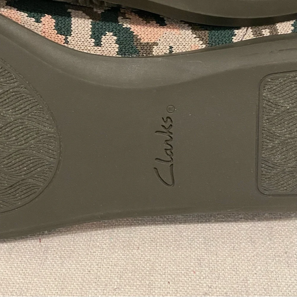 Clarks pattern tan