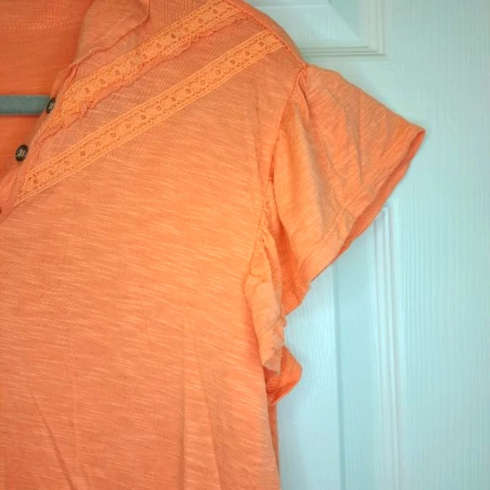 Maurices Coral Peach Ruffle Henley Top Tee Size Medium