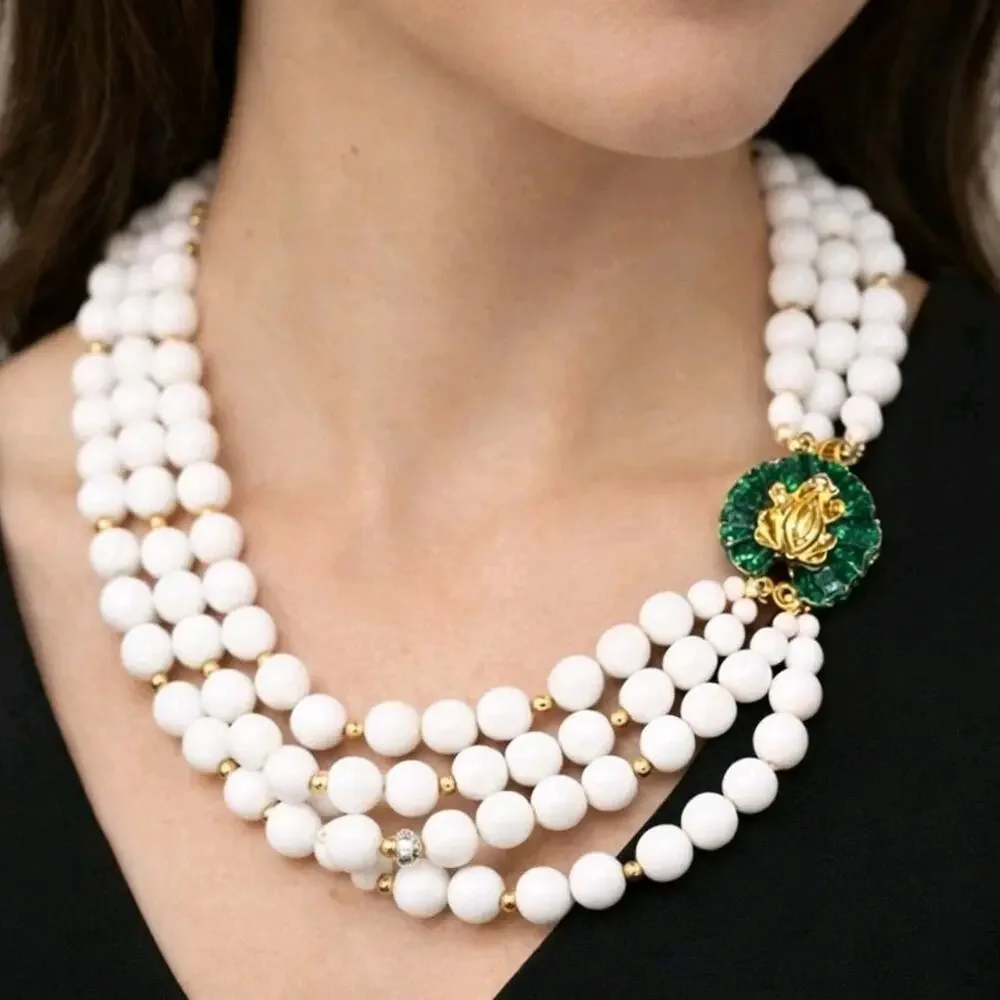 Unique‎ Frog Clasp 4 Strandss White Beaded Necklace 17