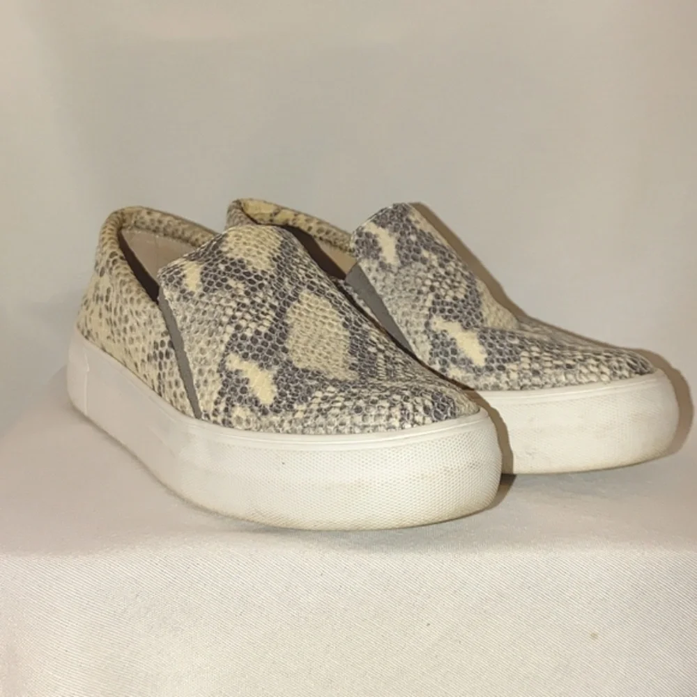 Vince Camuto pre owned