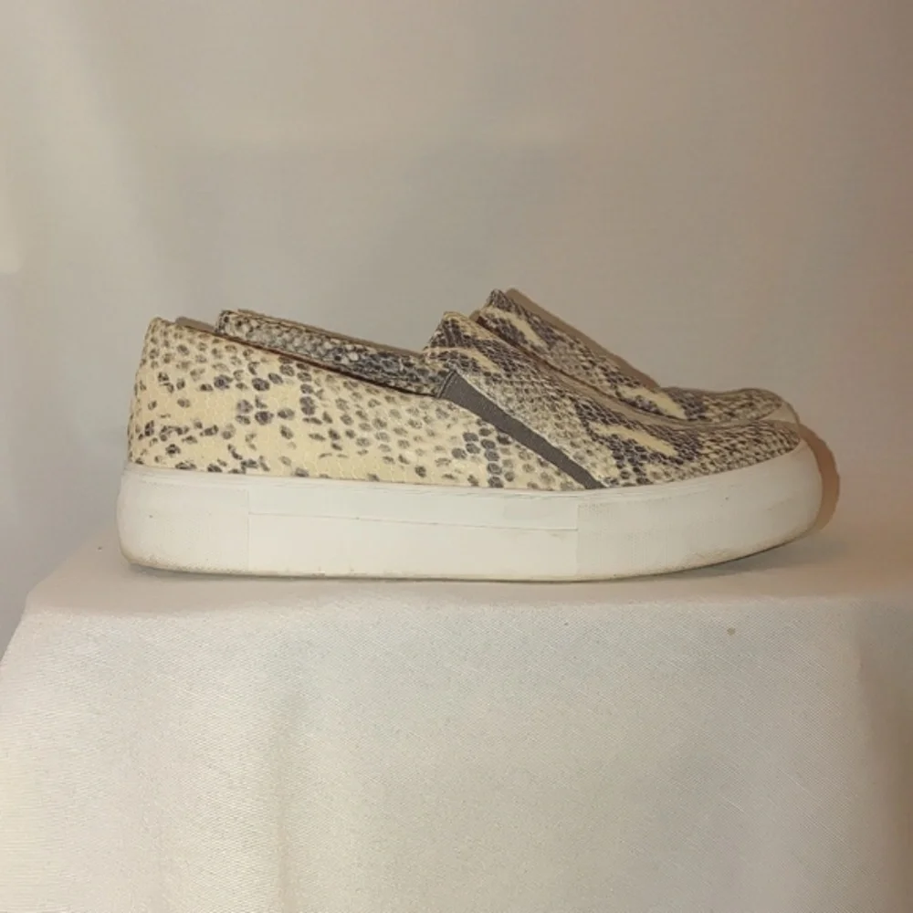 Vince Camuto pre owned