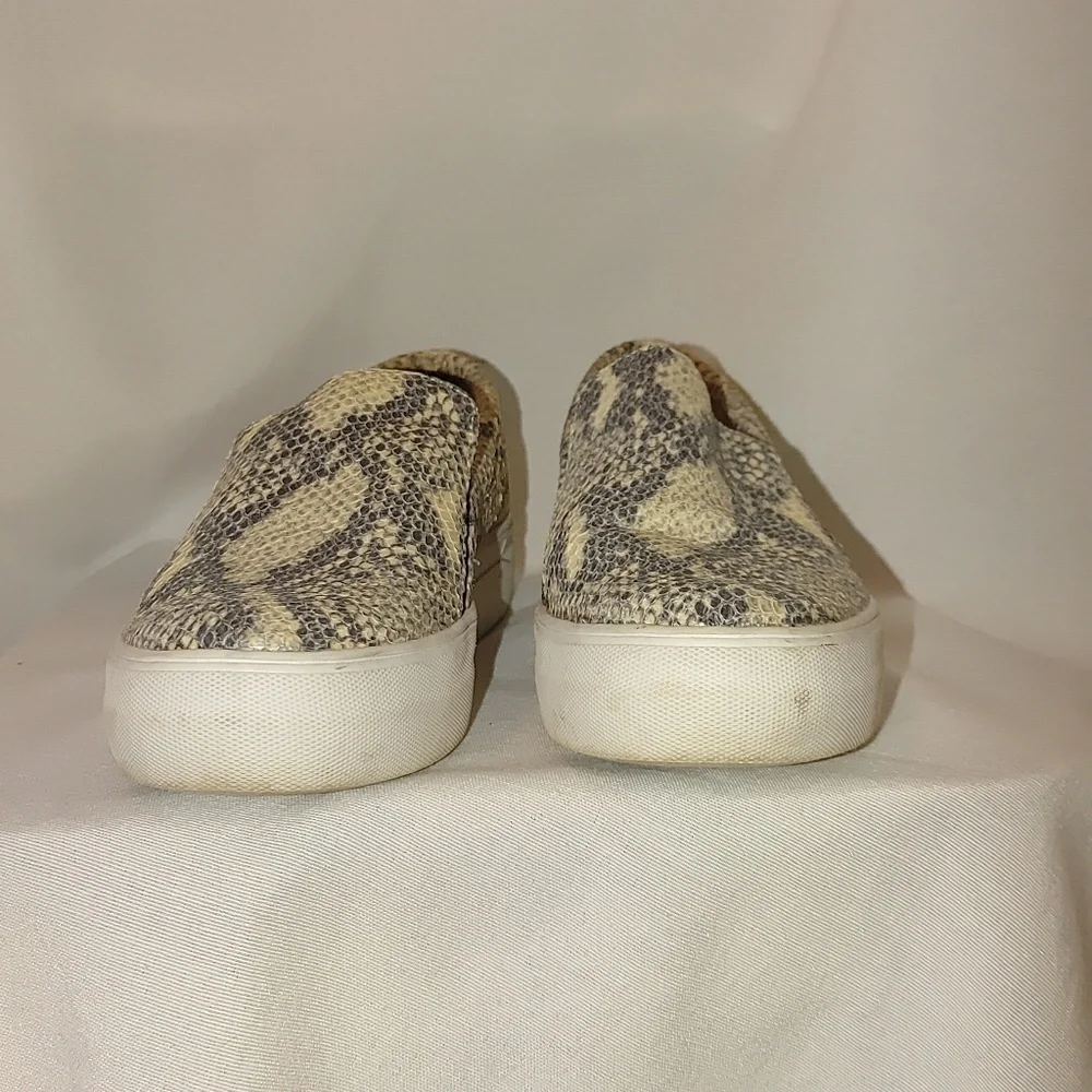 Vince Camuto pre owned
