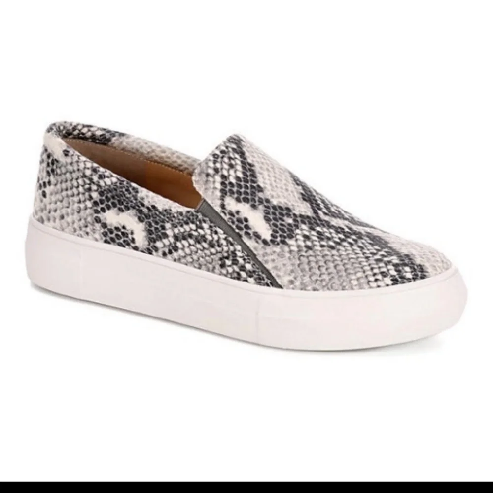 Vince Camuto pre owned