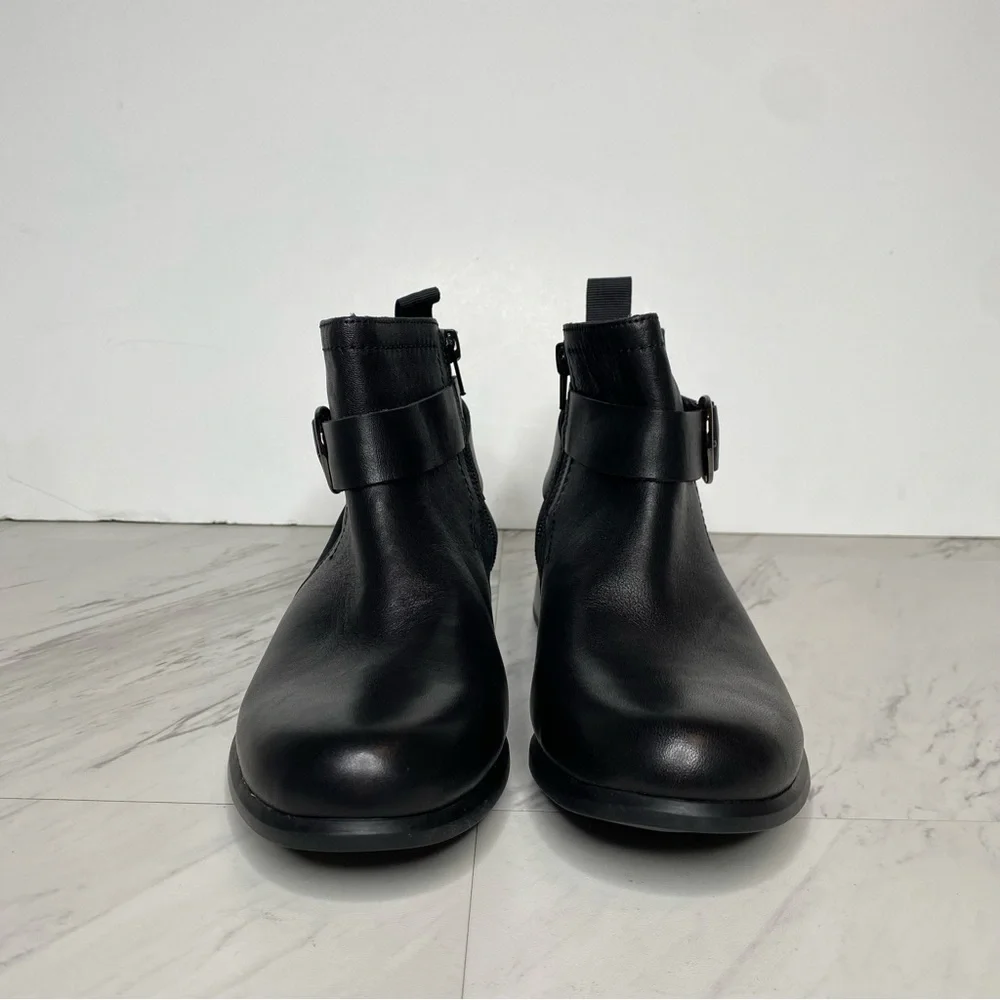 Munro black leather