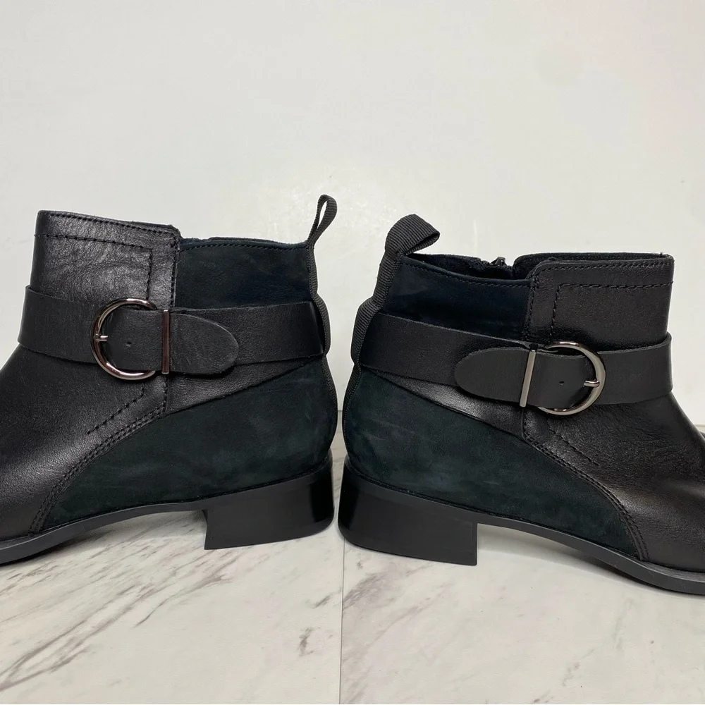 Munro black leather