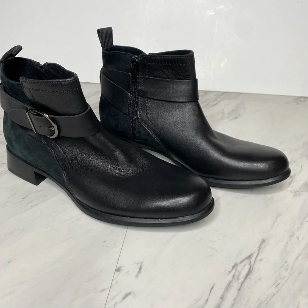Munro black leather