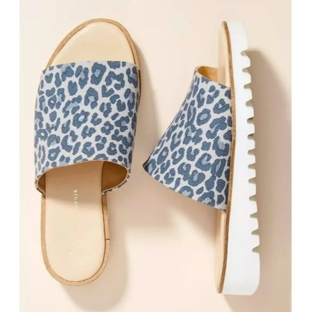 Anthropologie offers* slides