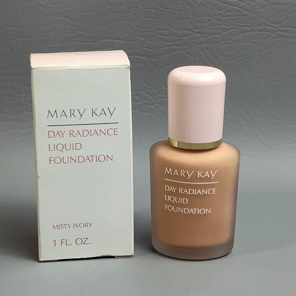 Mary‎ Kay Day Radiance Liquid Foundation Misty Ivory 1069 NEW in Box