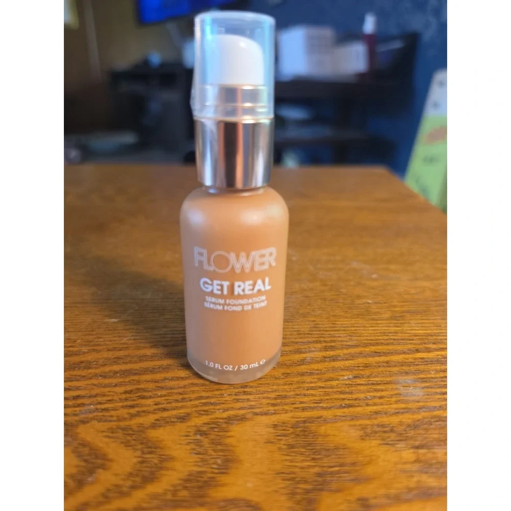 ( 1 ) FlowerBeauty Get Real Serum Foundation CARAMEL‎ M5 1 oz BRAND NEW