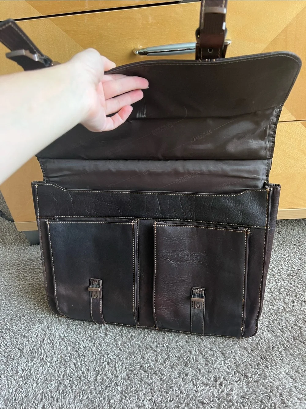 Kenneth Cole Reaction conditioned shoulder