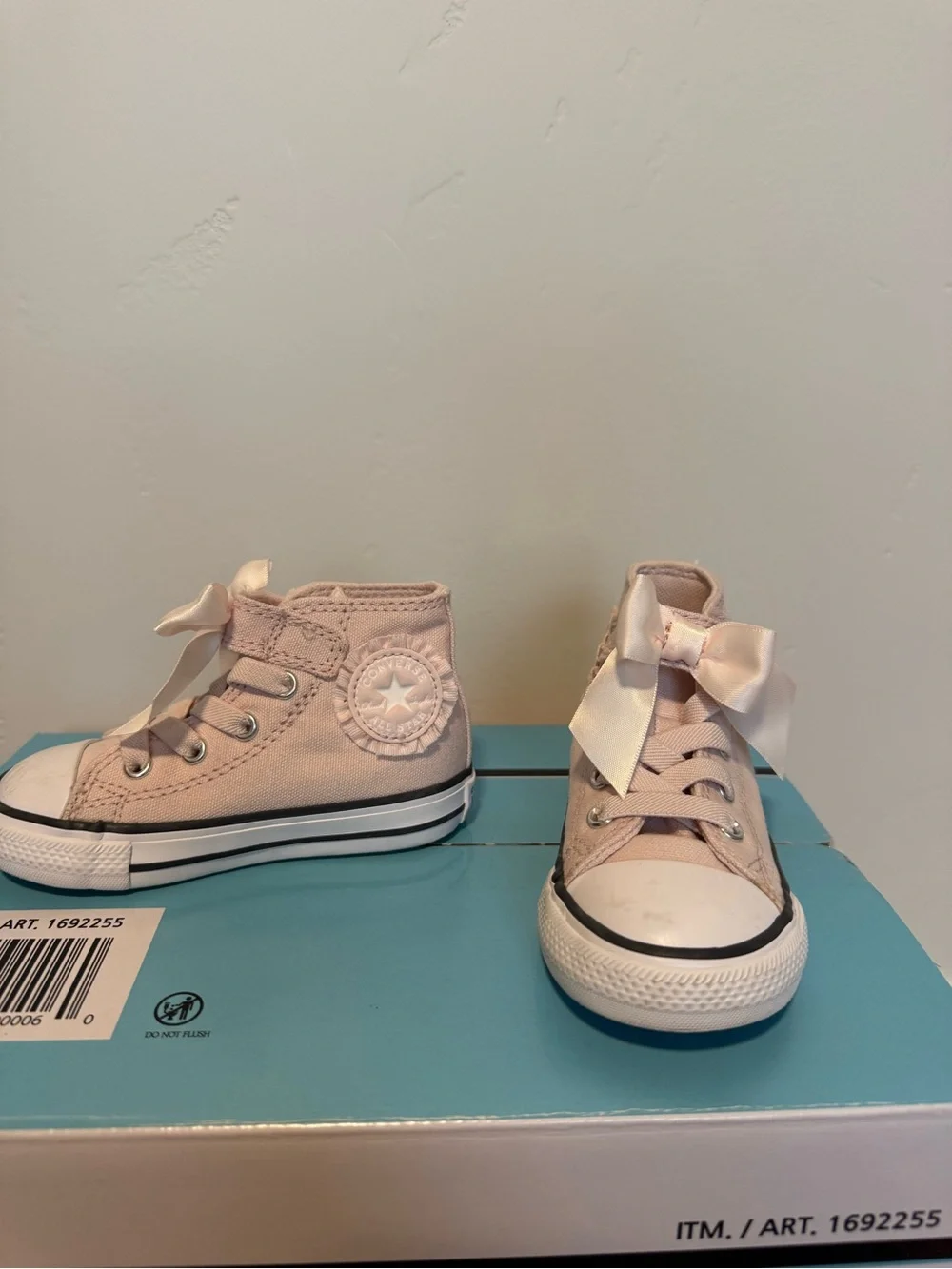 Converse light pink