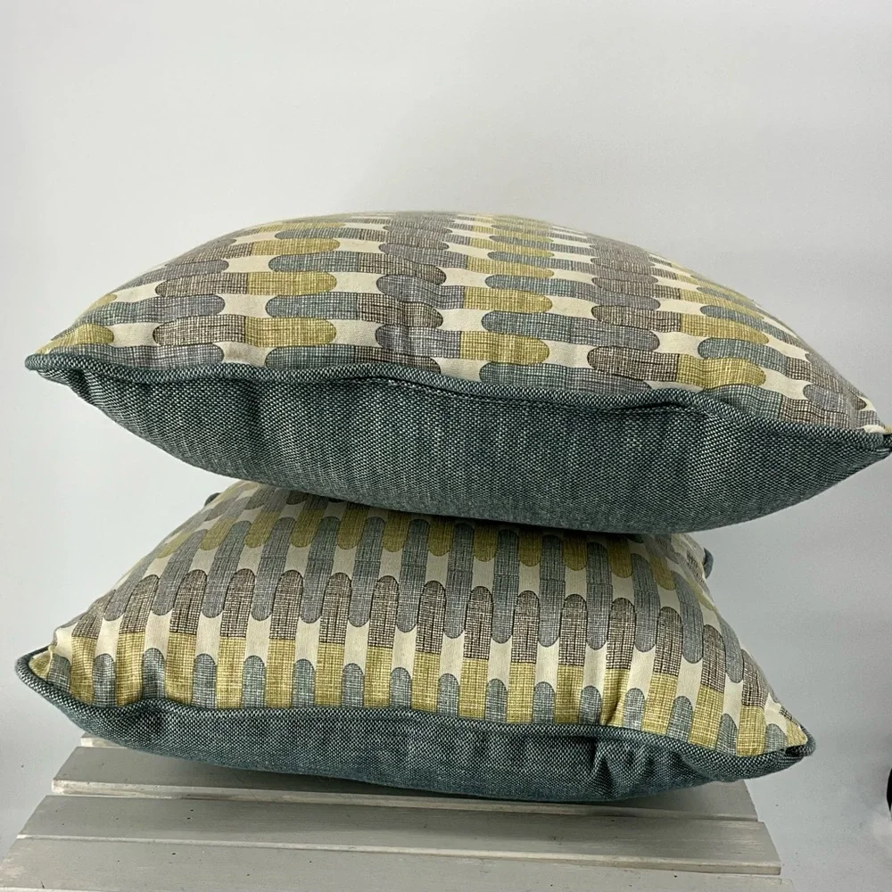 rooms to go stylish throw