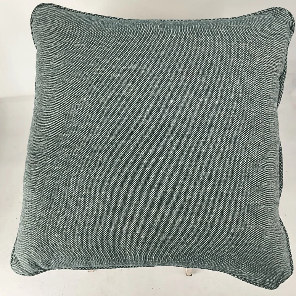 rooms to go stylish throw