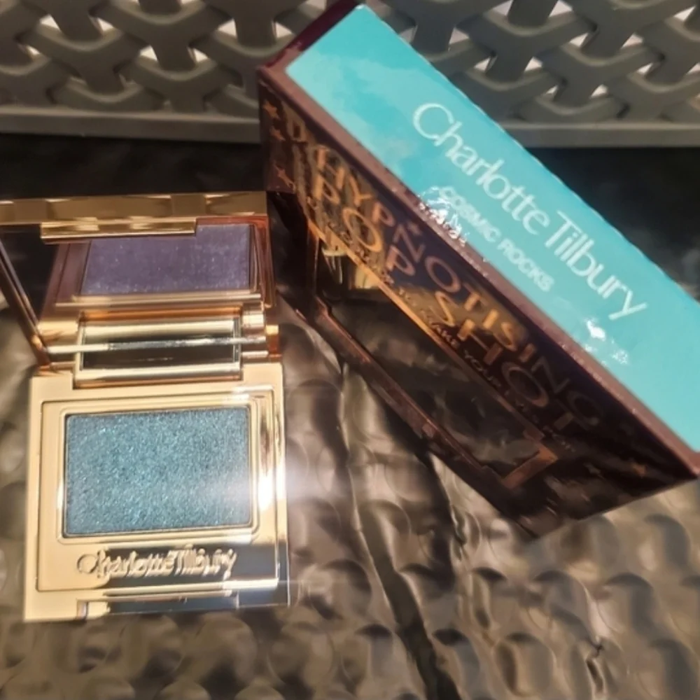 Charlotte Tilbury eyeshadow chrome turquoise