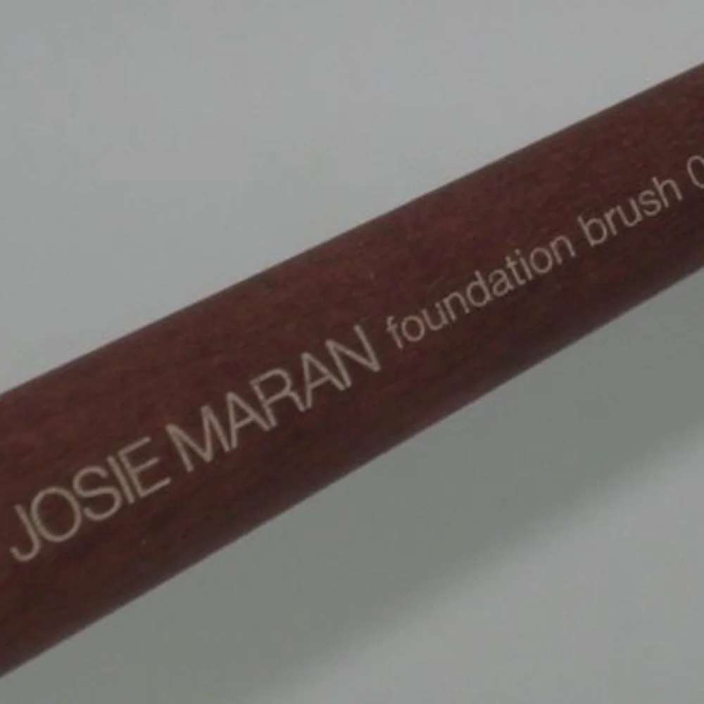 Josie Maran Foundation Brush / FULL SIZE / BRAND NEW