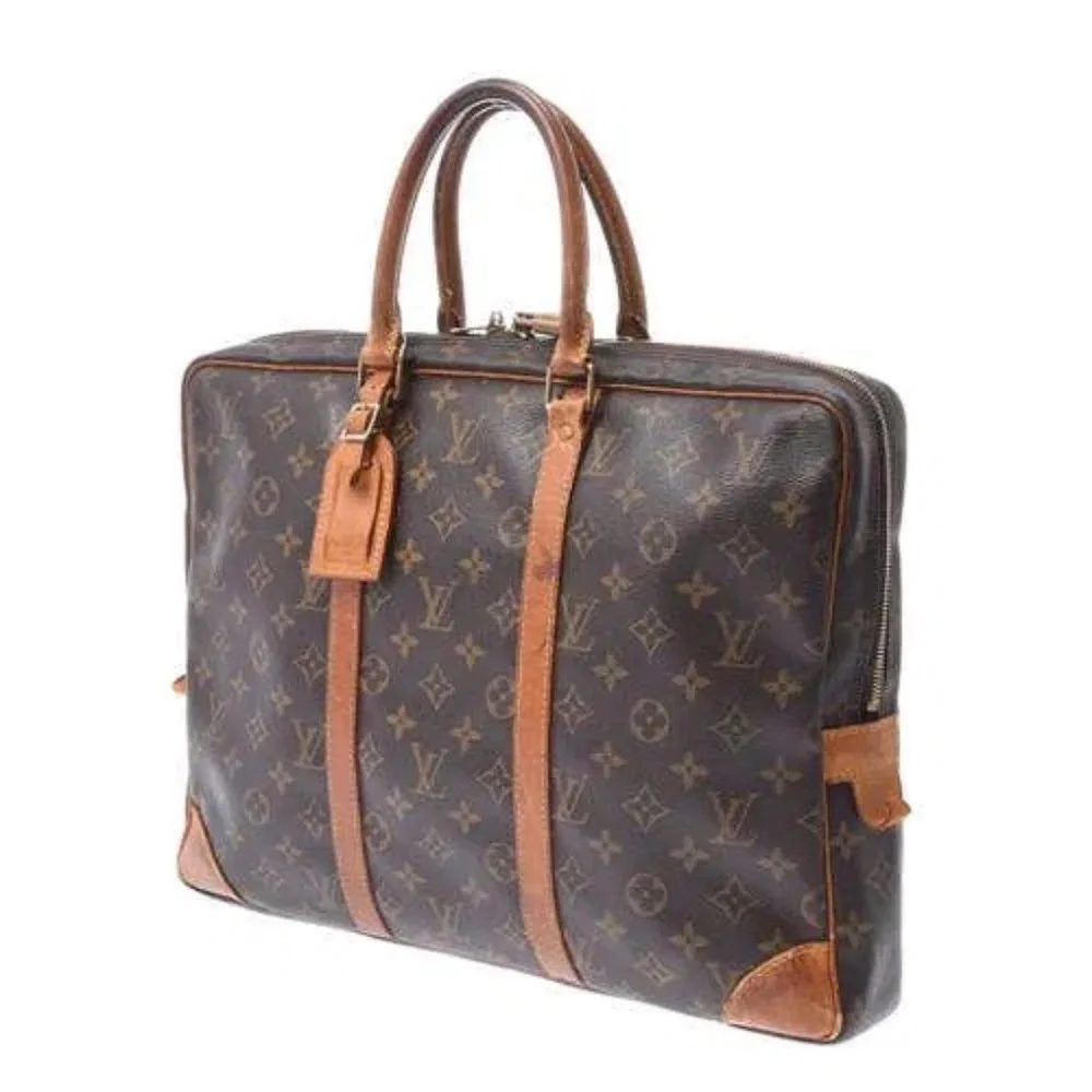Louis Vuitton reposhing this