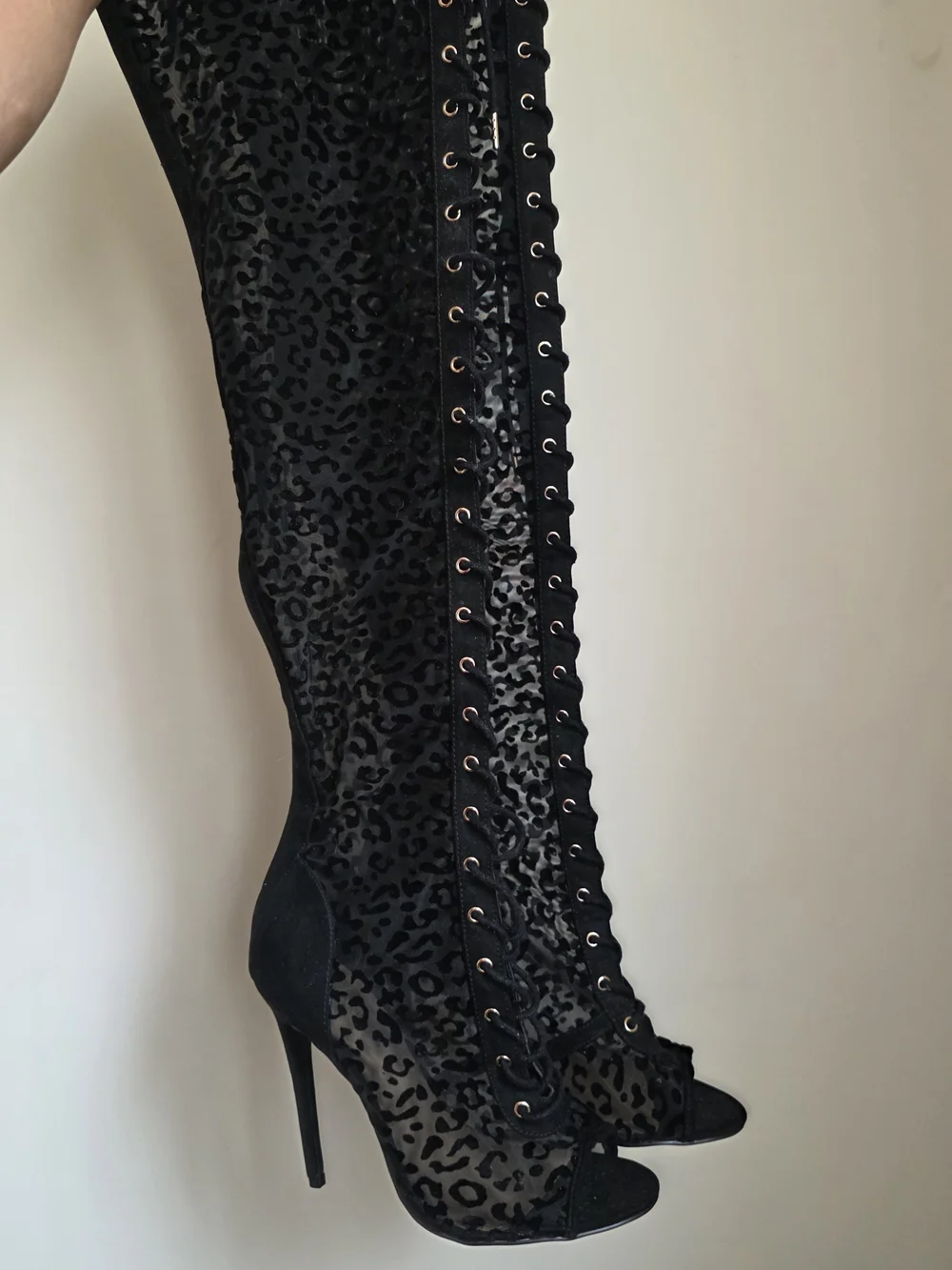 N/A elegant black