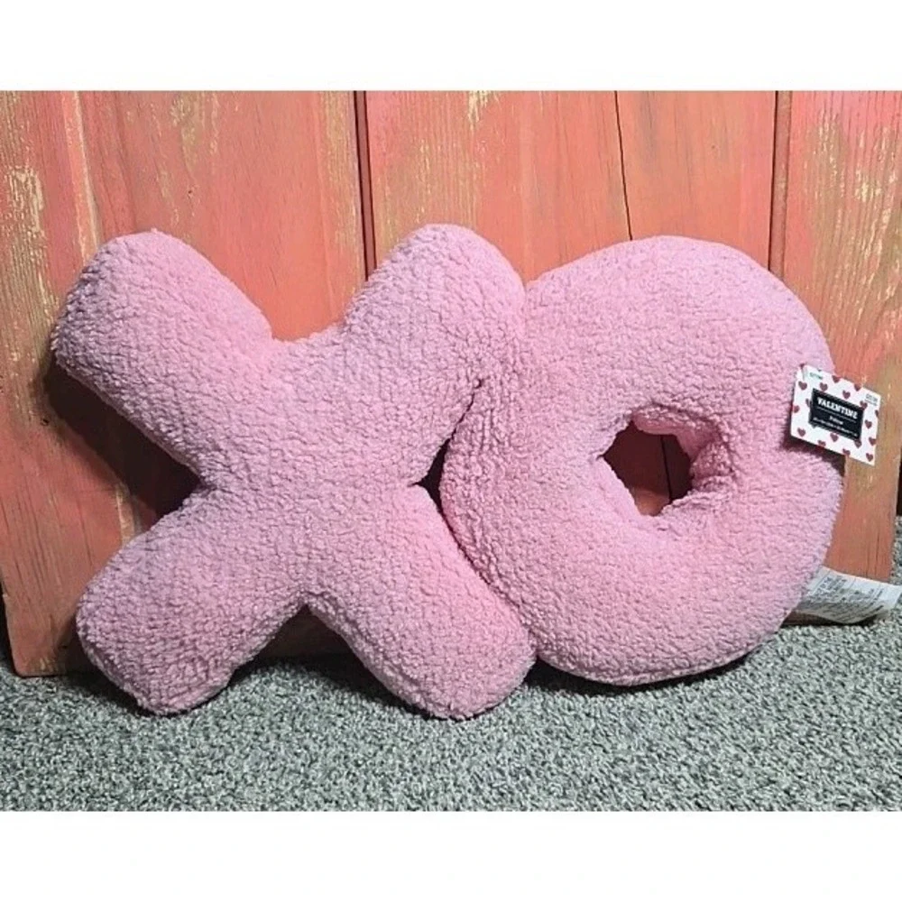 NEW with Tags XOXO Pink Pillow Decorative Valentine Love 20x12