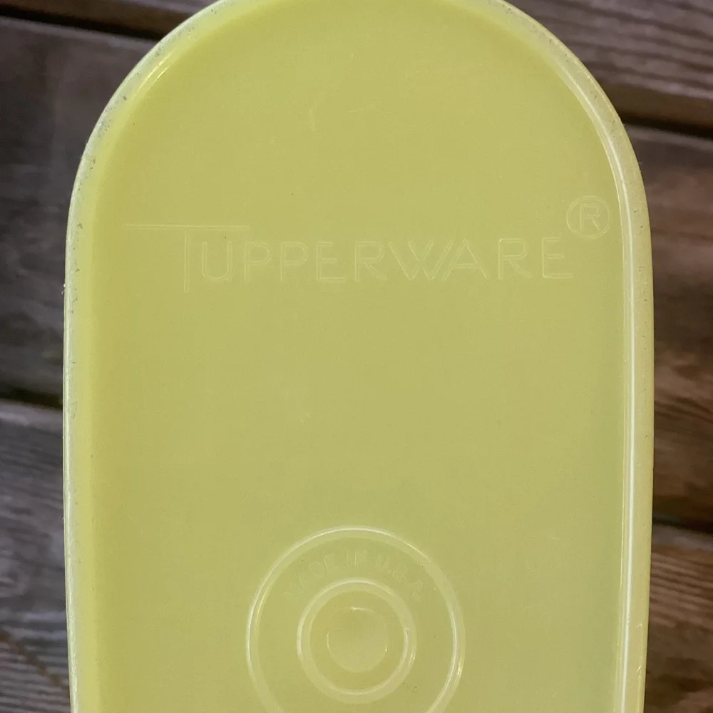 Tupperware Vintage Beverage Buddy Pitcher in yellow - 2 quart capacity