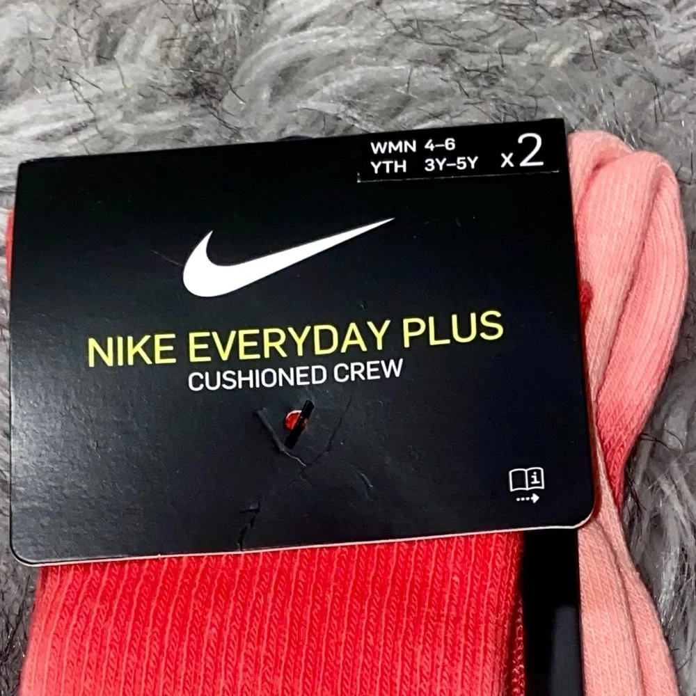 Nike everyday plus