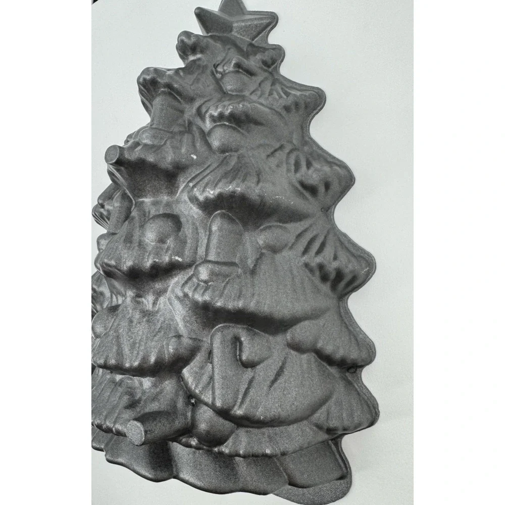 Nordic Ware Christmas Tree Baking Pan‎ Mold 4.5 cup 3D 10
