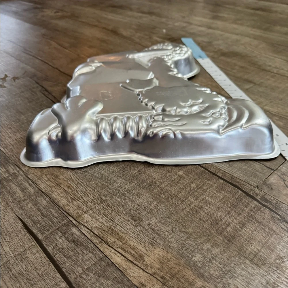 Wilton vintage aluminum