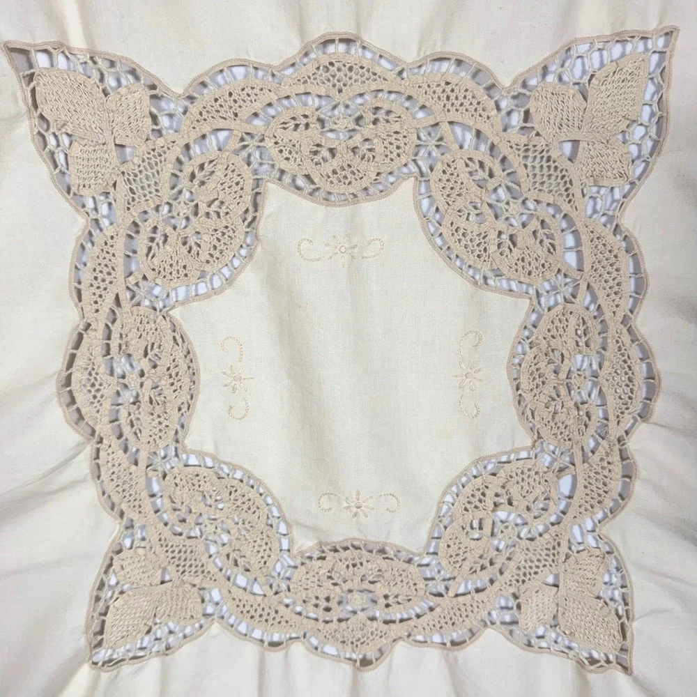 Vtg Linen Tea Tablecloth Handmade Crochet Lace Trim‎ Cutwork Embroidery Cream